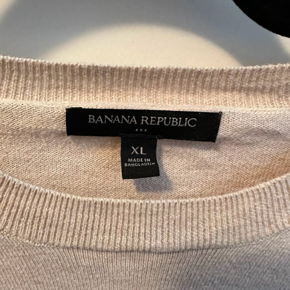 Banana Republic Cream Sweater - Picture 2 of 2